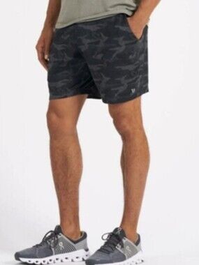 Vuori Ponto Camo 7" Shorts  Size L